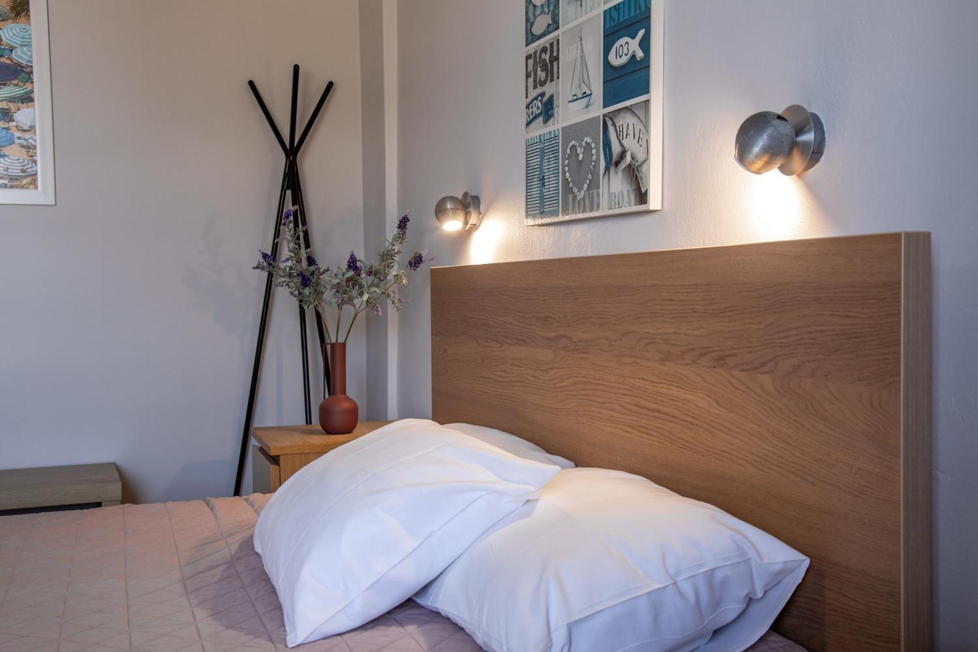 Nefeli Rooms Agia Marina  ภายนอก รูปภาพ