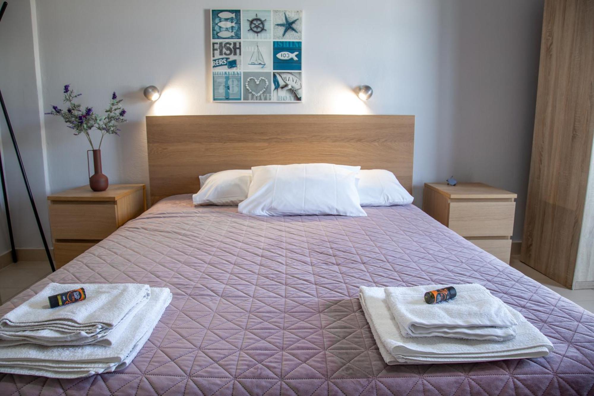 Nefeli Rooms Agia Marina  ภายนอก รูปภาพ
