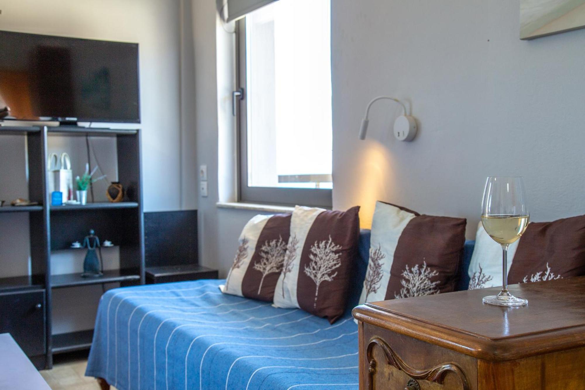 Nefeli Rooms Agia Marina  ภายนอก รูปภาพ