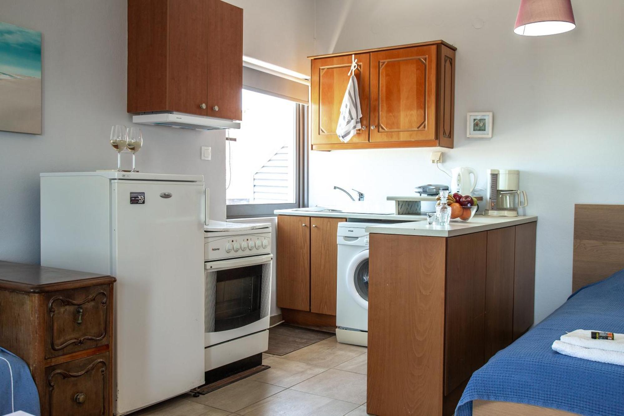 Nefeli Rooms Agia Marina  ภายนอก รูปภาพ