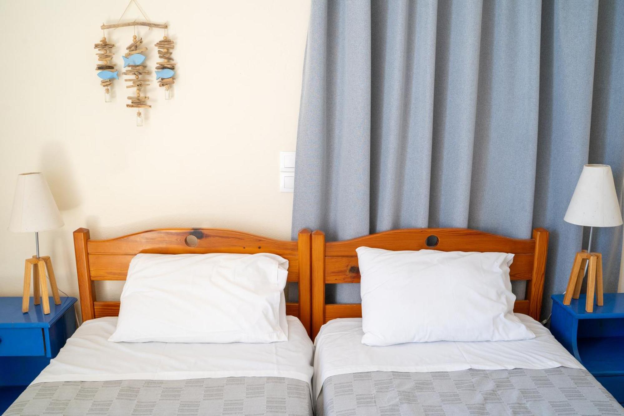 Nefeli Rooms Agia Marina  ภายนอก รูปภาพ