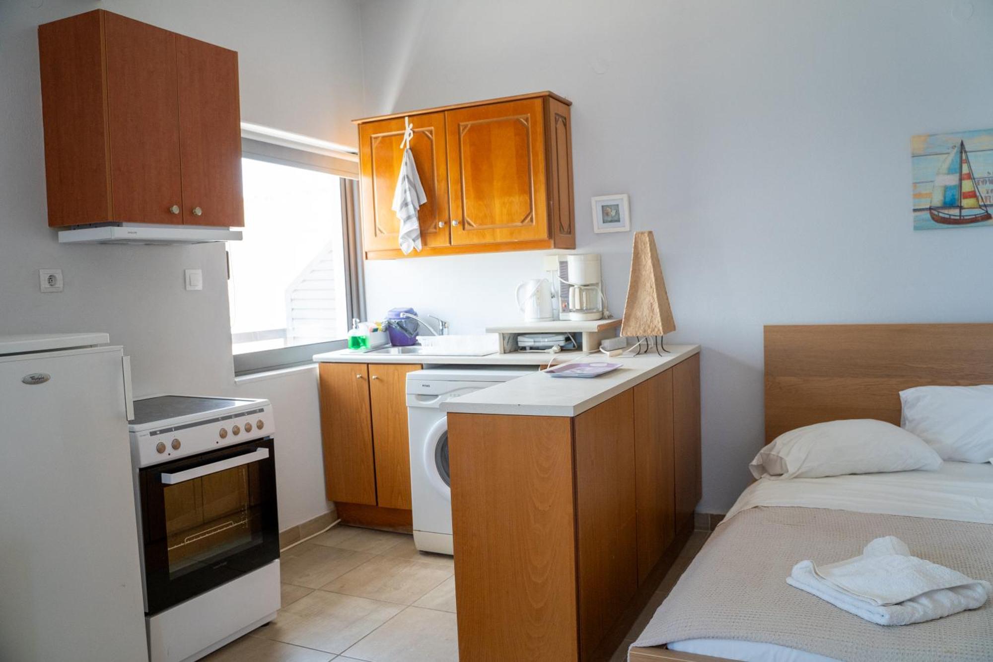 Nefeli Rooms Agia Marina  ภายนอก รูปภาพ