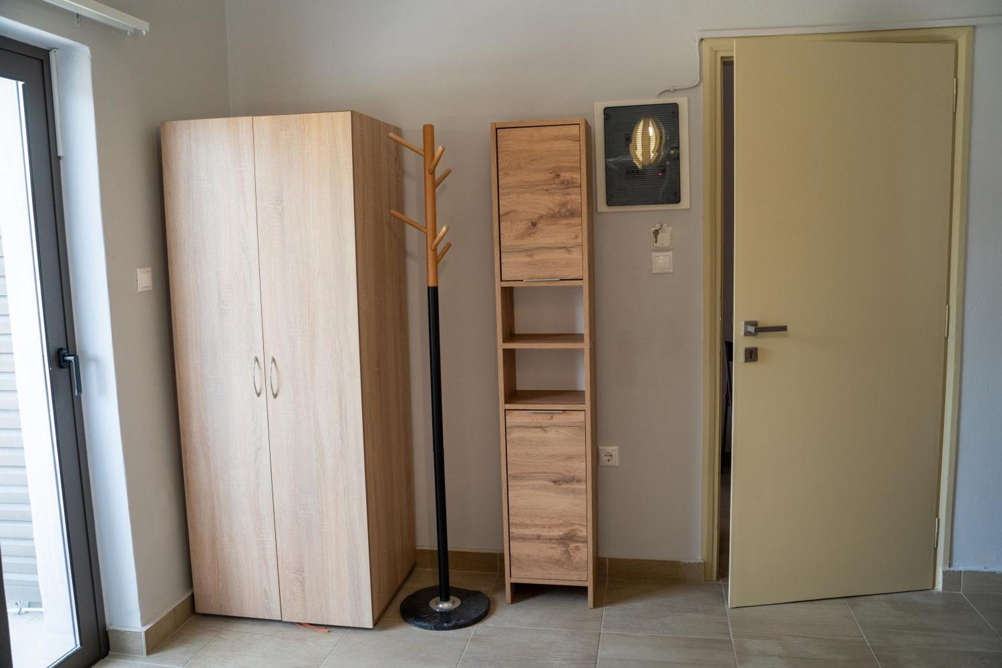 Nefeli Rooms Agia Marina  ภายนอก รูปภาพ