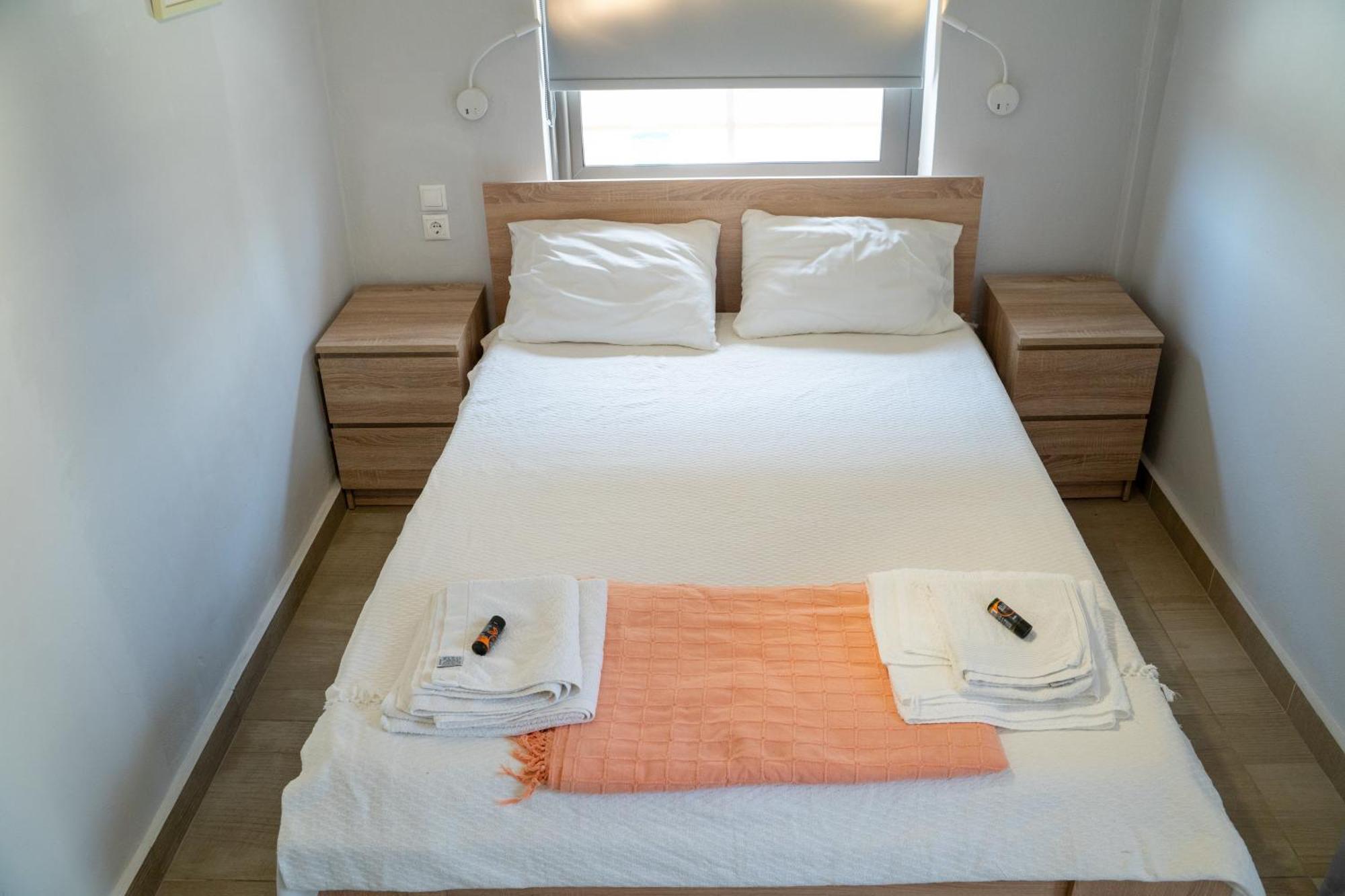 Nefeli Rooms Agia Marina  ภายนอก รูปภาพ