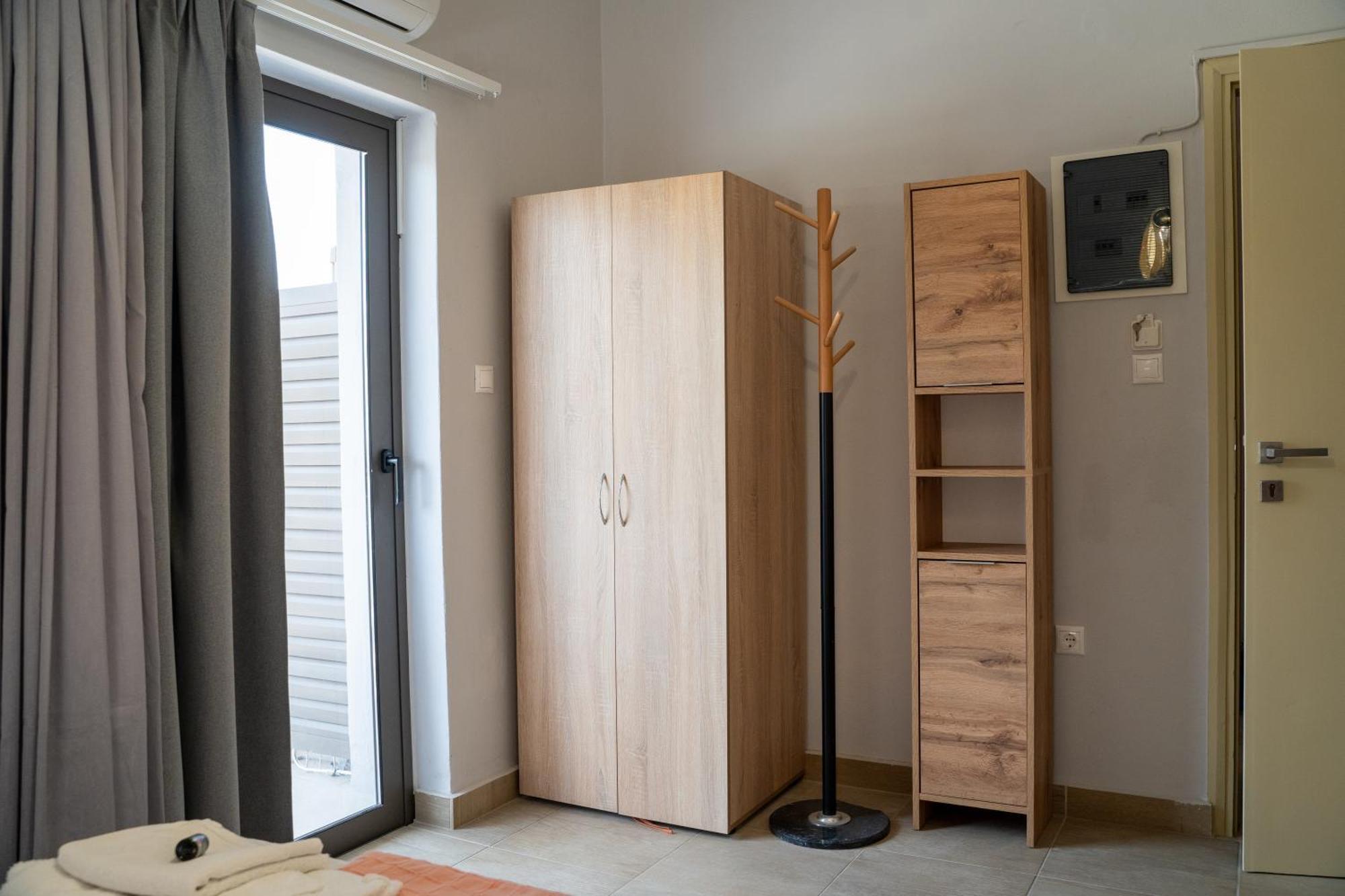 Nefeli Rooms Agia Marina  ภายนอก รูปภาพ